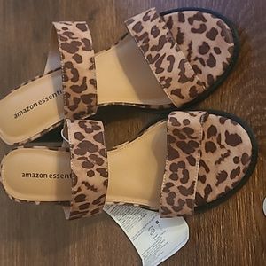 AMAZON size 8.5 NWT shoes